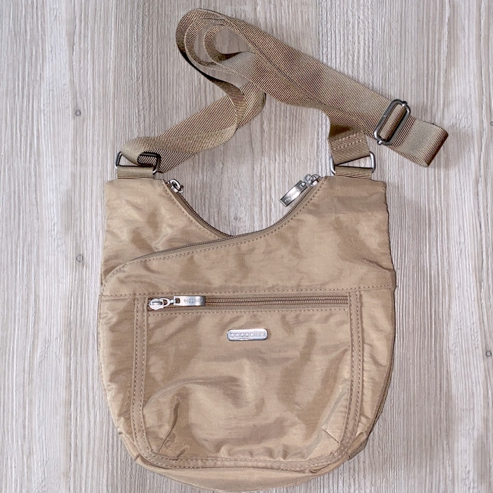 Like New Tan Baggallini